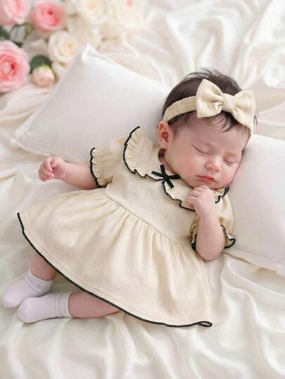 SHEIN 新生女宝宝春夏连衣裙，纯白色罗纹针织连衣裙，黑色荷叶边领口+蝴蝶结，甜美可爱的婴儿公主裙