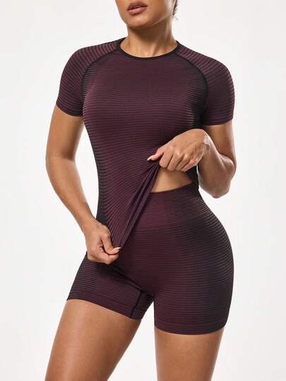 Seamluxe SHEIN Sport Set básico de ropa deportiva de 2 piezas, tela transpirable, diseño de color contrastante, negro y morado, camiseta de manga corta y pantalones cortos, sin costuras para fitness/yoga