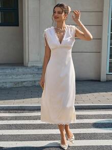 Cévolie 女士V领缎面蕾丝边长连衣裙 - 杏色 - 查看 3