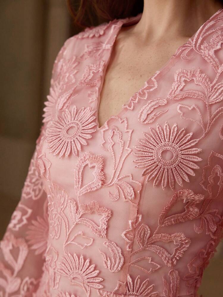 WOMEN'S ROMANTIC ELEGANT WATER-SOLUBLE EMBROIDERED V-NECK LANTERN SLEEVE MERMAID HEM DRESS, SPRING/SUMMER