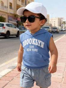 SHEIN 两件套婴儿/男童休闲套装，包括一件白色连帽针织字母印花无袖口袋背心和一条蓝色松紧腰带口袋牛仔短裤，适合休闲、运动、日常穿着、外出和旅行。 - 寶藍色 - 查看 3