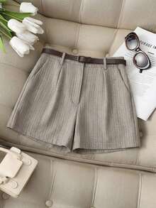 Editum Quần short nữ xếp ly kẻ sọc, có đai lưng, dáng rộng. - Màu Khaki - Xem 2