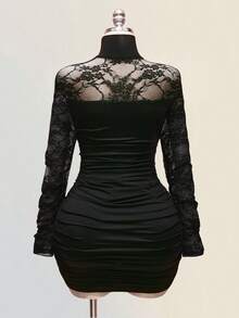 SHEIN ICON 大码女式时尚蕾丝拼接荷叶边迷你连衣裙 - 黑色 - 查看 2