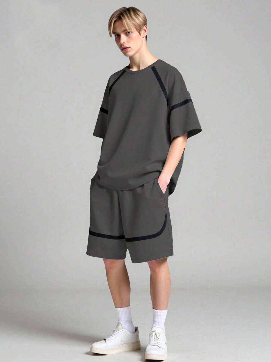 SHEIN Vacaura 2件套青少年春夏秋季撞色条纹短袖T恤和口袋短裤休闲运动时尚套装 - 深灰色 - 查看 1