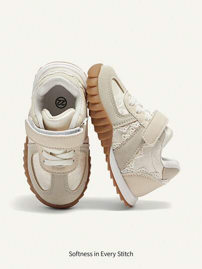 Cozy Pixies Um Par de Tênis Infantis Estilo Faculdade para Uso Externo, Viagem, Primavera e Verão, Versátil, Divertido, Fofo, Cores Contrastantes Marrom e Branco, Sola Macia, Estilo Pastoril com Renda, Sola Plana