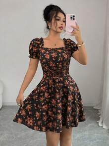 Rafferiza Đầm nữ họa tiết hoa nhí cổ vuông tay phồng xếp ly eo thắt dây - Nhiều màu - Xem 4