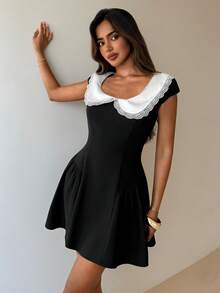 Aloruh 女士黑色优雅性感极简时尚网红浪漫蕾丝花瓣袖A字迷你连衣裙，春夏款 - 黑色 - 查看 3