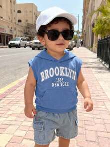 SHEIN 两件套婴儿/男童休闲套装，包括一件白色连帽针织字母印花无袖口袋背心和一条蓝色松紧腰带口袋牛仔短裤，适合休闲、运动、日常穿着、外出和旅行。 - 寶藍色 - 查看 1