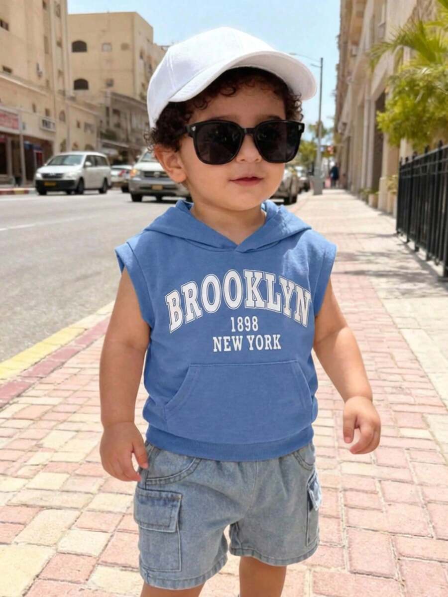 SHEIN 两件套婴儿/男童休闲套装，包括一件白色连帽针织字母印花无袖口袋背心和一条蓝色松紧腰带口袋牛仔短裤，适合休闲、运动、日常穿着、外出和旅行。 - 寶藍色 - 查看 1