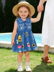 SHEIN 1件女婴翻领纽扣无袖牛仔印花卡通动物图案可爱时尚百搭复古浅蓝色休闲连衣裙，带假口袋，夏季新品 - 淺色水洗藍 - 查看 3