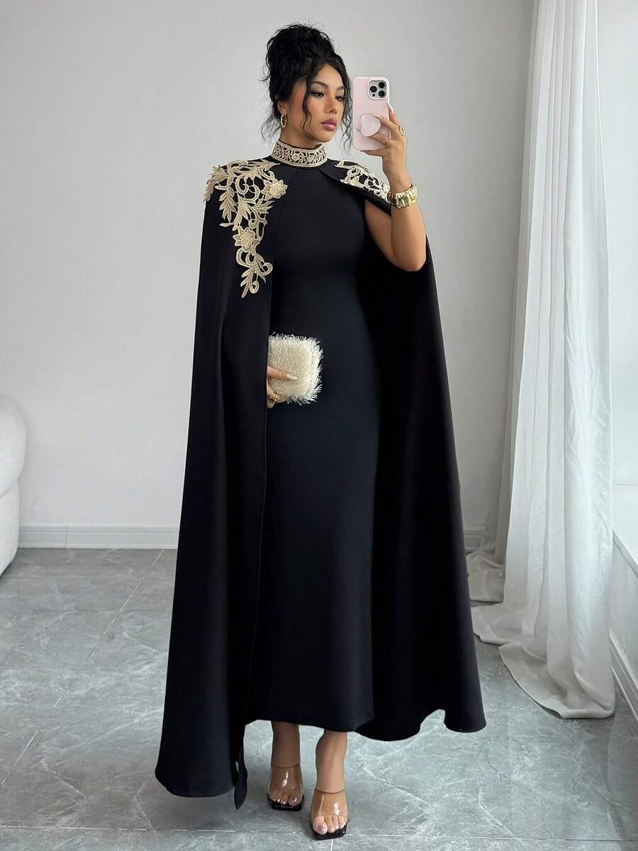 Rafferiza 女士金色花卉印花披肩领修身优雅长裙，显瘦又不失精致 - 黑色 - 查看 1