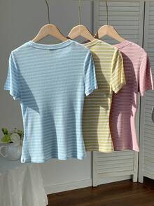 SHEIN CovetEZ 2026 新款女士休闲三件套，基础款，居家休闲，百搭，闺蜜装，时尚百搭，春夏基础款彩色休闲条纹圆领短袖修身 T 恤，夏季。 - 彩色 - 查看 3