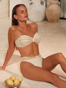 Swim Chiccia Bộ đồ bơi 2 món gồm áo tankini và quần tam giác, phối màu tương phản thanh lịch, chất liệu vải đặc biệt với họa tiết sóng, dây xoắn. - Màu be - Xem 5