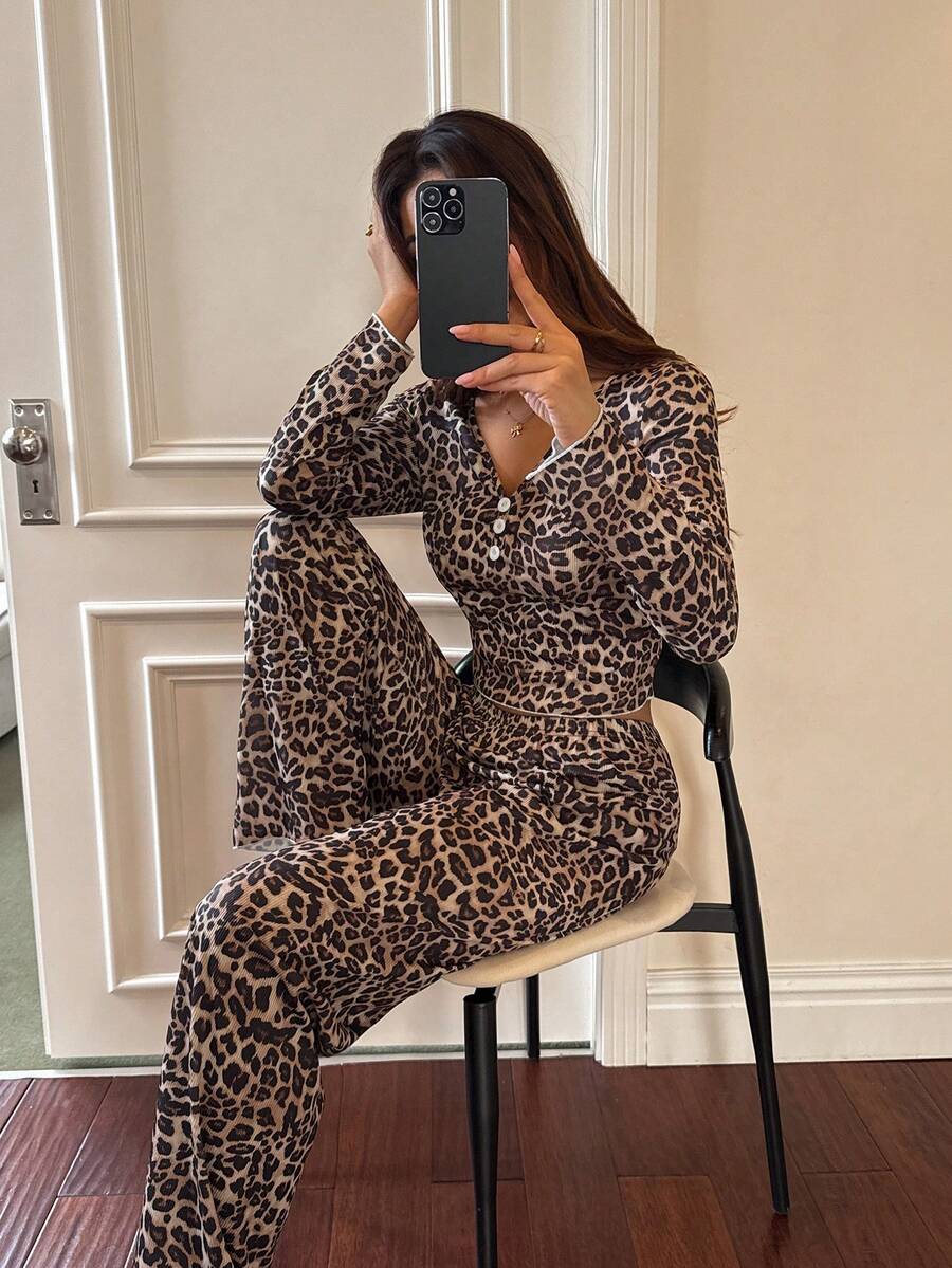 Dream Adore Conjunto de pijama de mujer casual de manga larga, cuello en V y ajustado con estampado de leopardo - Multicolor - Ver 1