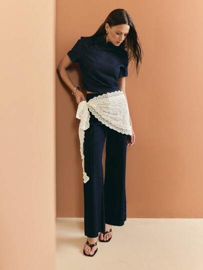 Nöista Elegant - Lace-Trimmed Scarf Features An Asymmetrical Tie Design, Vintage Floral Embroidery, And A Half-Wrap Cut, A Casual Yet Romantic And Layered Look. Perfect For Pairing With Trousers, Dresses, And Skirts In Spring And Summer.