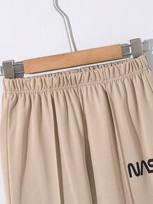 SHEIN 2件套儿童/青少年男童休闲日常百搭舒适字母印花圆领短袖纯色宽松针织短裤套装，适合上学、居家、日常穿着、运动，简约风格，春夏款。 - 卡其色 - 查看 8