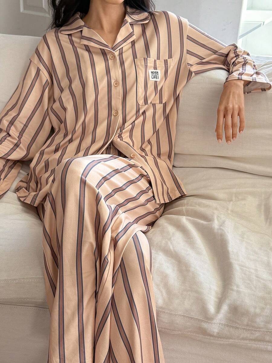 DAZY Conjunto de pijama holgado con decoración de letras a rayas para mujer - Caqui - Ver 1