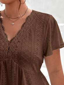 SHEIN Frenchy Camiseta de muñeca con mangas de mariposa, con encaje de contraste y volantes - Marrón - Ver 6