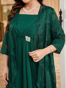 Ellevyn 大码女式镂空前开衫和腰部水钻装饰褶皱肩带连衣裙优雅套装 - 墨綠色 - 查看 4