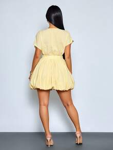 SOLERSUN 女士优雅浅黄色深V领褶皱腰部灯笼迷你连衣裙，春夏女装，完美适用于海滩度假、夏季派对和休闲外出 - 淡黃色 - 查看 2