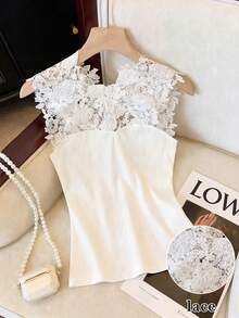 GlowEve 女士夏季针织弹力修身蕾丝拼接镂空V领短袖休闲优雅T恤，蕾丝饰边随机裁剪 - 白色 - 查看 1