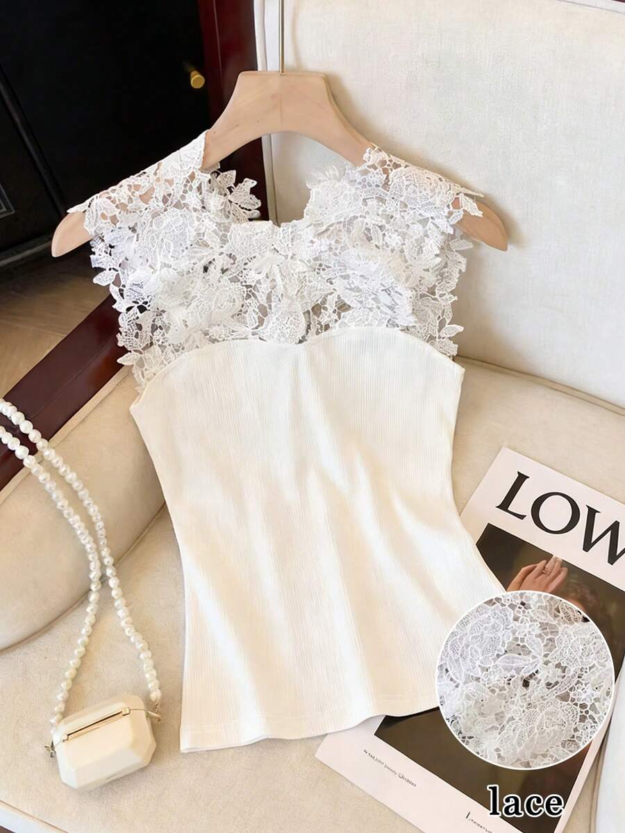 GlowEve 女士夏季针织弹力修身蕾丝拼接镂空V领短袖休闲优雅T恤，蕾丝饰边随机裁剪 - 白色 - 查看 1