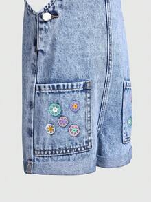 SHEIN 春夏新款女童牛仔背带裤/连体裤，浅蓝色牛仔背带短裤，带口袋和刺绣设计，宽松休闲裤，适合日常、上学、聚会、度假穿着。 - 淺色水洗藍 - 查看 5