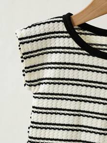 SHEIN 女婴幼儿0-3岁休闲百搭日常百搭爱心刺绣黑白条纹短袖T恤 - 杏色 - 查看 5