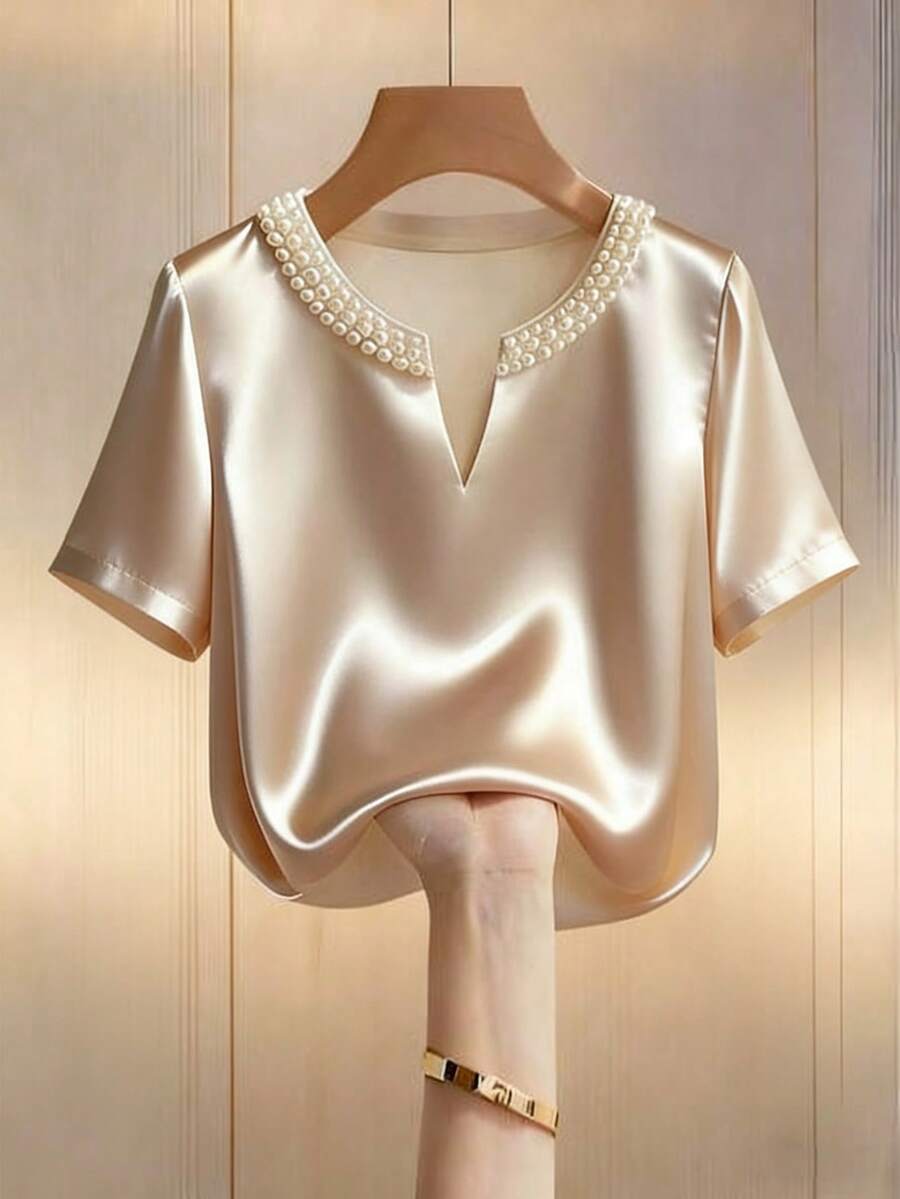 Franclia 女士香槟色优雅V领短袖上衣，饰以珍珠，缎面面料，宽松版型，适合通勤、日常穿着，尽显优雅气质。冬季、圣诞节、新年、派对、海滩、优雅休闲、浪漫、情人节、约会、毕业季、时尚休闲通勤装、商务办公装、百搭时尚日常休闲装、都市教师职业装。 - 杏色 - 查看 1