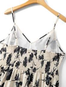 GlowEve CURVE 2pcs/Set Plus Size Black Short Sleeve Top + Floral Print V-Neck Ruffle Trim Vest - Multicolor - View 4