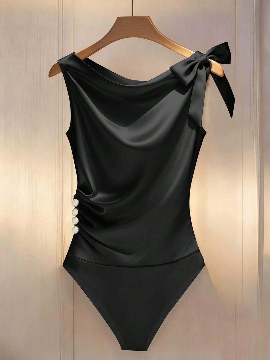 SHEIN Franclia 时尚简约纯色亮面领褶裥装饰纽扣无袖蝴蝶结修身优雅女士连体衣 - 黑色 - 查看 1