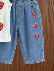 SHEIN Baby Girl Strawberry Embroidery Round Neck Tank Top And Denim Jeans Casual Outfit - Multicolor - View 4