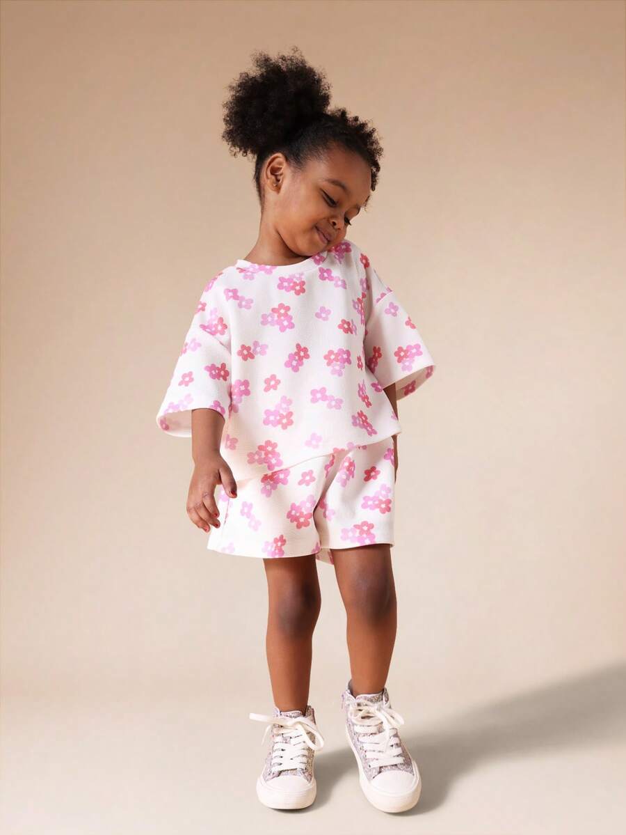 Bộ đồ SUMWON gồm áo thun ngắn tay in hoa dáng rộng và quần short, thích hợp mặc hàng ngày vào mùa hè, hoặc cho kỳ nghỉ lễ Tình nhân. - Màu be - Xem 1