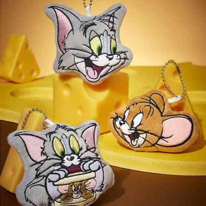 TOM & JERRY X SHEIN 1/3 móc khóa nhung đáng yêu, đóng gói dạng túi kín, giao hàng ngẫu nhiên, tổng cộng ba kiểu dáng, có thể treo trên túi xách hoặc chìa khóa, thêu tinh xảo, thiết kế mèo và chuột.