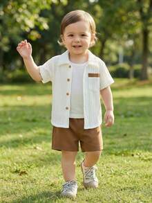 男婴纯色 Polo 领口袋衬衫上衣和短裤两件套。修身设计，适合各种宝宝体型。适合日常外出、居家休闲、公园玩耍、运动跑步等，是妈妈们为宝宝夏季衣橱必备的时尚单品。 - 彩色 - 查看 11