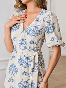 Miaspire 女士印花V领裹身系带短袖中长连衣裙，适合春夏季节穿着，及膝长度，度假连衣裙 - 藍白色 - 查看 1