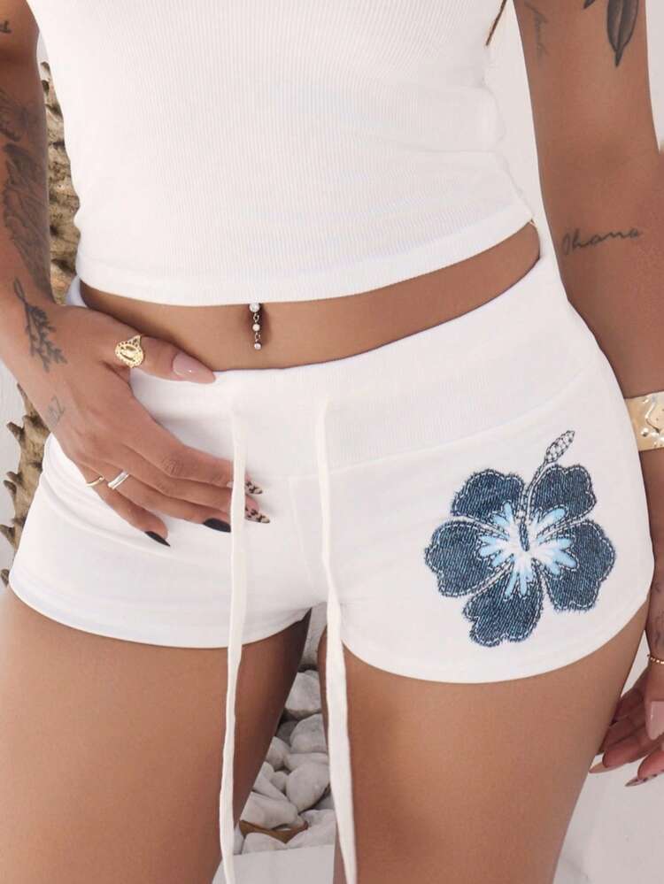 Rayane Ketlyn 花卉印花抽绳腰部修身超短裤，夏季 - 白色 - 查看 3