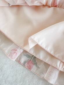 SHEIN Vintaside Kids 女婴时尚可爱无袖荷叶边蛋糕裙，饰有夏日玫瑰花卉图案和细肩带，非常适合参加派对和度假。 - 粉色 - 查看 7