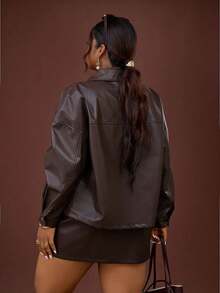 CurvyTilda 大码通勤休闲套装女式 PU 夹克上衣和裙子，时尚棕色两件套棕色皮革套装女式棕色皮革上衣巧克力棕色上衣 - 鏽棕色 - 查看 2