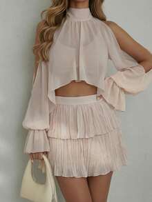 SHEIN Glamour 法式温柔仙女风，露肩露脐设计巧妙修饰肩部线条，露出肌肤更添性感魅力；多层荷叶边裙摆拉长腿部线条；女士两件套，适合休闲、日常、通勤、与朋友聚会等各种场合。 - 杏色 - 查看 1