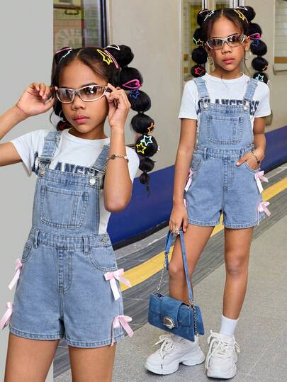 SHEIN Thời trang thiếu nữ tuổi teen phong cách thường ngày Y2K cổ điển cá tính đường phố mùa hè đi biển phong cách Boho cắt xẻ rách tua rua màu sáng quần yếm denim túi xéo không kèm áo thun, trang phục thường ngày mùa hè cho bé gái dự tiệc hòa nhạc, lễ tốt nghiệp, trang phục mặc hàng ngày.