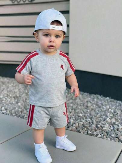 TaviRue Set de 2 piezas de camiseta de manga corta y pantalones cortos para niños/niñas pequeños de primavera/verano, conjunto de ropa básica cómoda y casual de estilo deportivo, adecuado para uso en interiores, exteriores, diario, deportes, juegos, fiestas, sesiones de fotos, vacaciones, festivales, chándal, joggers, ropa urbana, vuelta al colegio