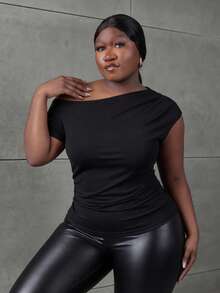 CurvyTilda Plus Asymmetrical Neck Ruched Tee, For Hourglass Body Shape - Black - View 4
