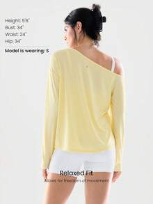 GLOWMODE Áo thun thể thao TENCEL™ Modal Drift Off nhẹ, mềm mại, kiểu dáng bất đối xứng, trễ vai, tay dài, thích hợp cho các hoạt động nhẹ nhàng như yoga, pilates, tập gym, studio và mặc hàng ngày. - Màu vàng - Xem 2