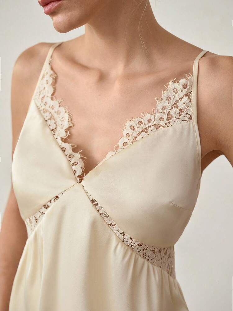 Top CAMISOLE EN PATCHWORK DE SATIN ET DE DENTELLE ÉLÉGANTE, PRINTEMPS/ÉTÉ