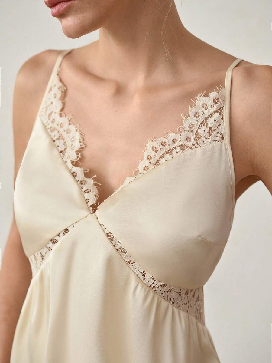 MOTF PREMIUM 缎面优雅蕾丝拼接吊带背心，春夏款 - 杏色 - 查看 2