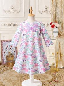 SHEIN Đầm maxi tay loe cổ chữ V in hình bướm siêu dễ thương dành cho bé gái, mang đến vẻ ngoài ngọt ngào và đáng yêu của một nàng công chúa; được làm từ chất liệu thoải mái, nhẹ nhàng chăm sóc làn da mỏng manh của bé - hoàn hảo cho cả những buổi đi chơi hàng ngày và những dịp lễ hội, dễ dàng thu hút mọi ánh nhìn! - Nhiều màu - Xem 7