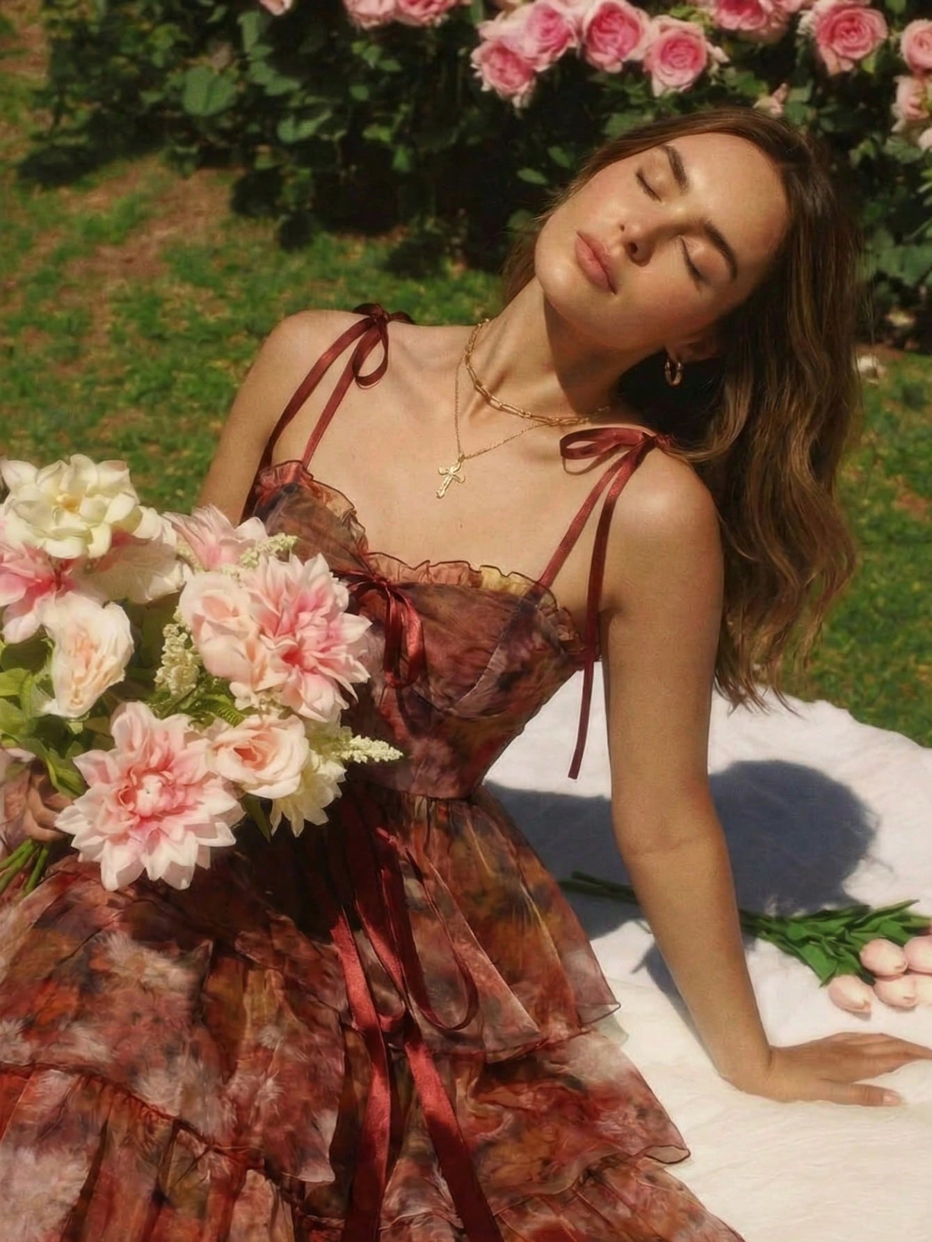 SHEIN MOD فستان ماكسي أنيق مزين بالكشكشة وربطة أما...