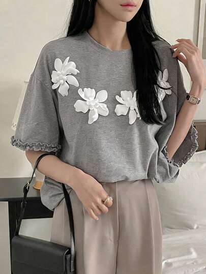 DAZY Damt-t-shirt med rund hals och 3D-blomdekor, avslappnad passform, lämplig för vår/sommar, alla hjärtans dag, kontorskläder