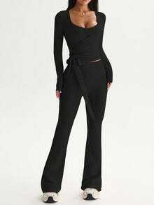 Sovereign Charm 三件套女士运动套装，包括抽绳长袖T恤、前褶吊带背心和高腰喇叭运动裤，适合日常休闲穿着、跑步、瑜伽、健身、网球等各种运动，四季皆宜。 - 黑色 - 查看 4